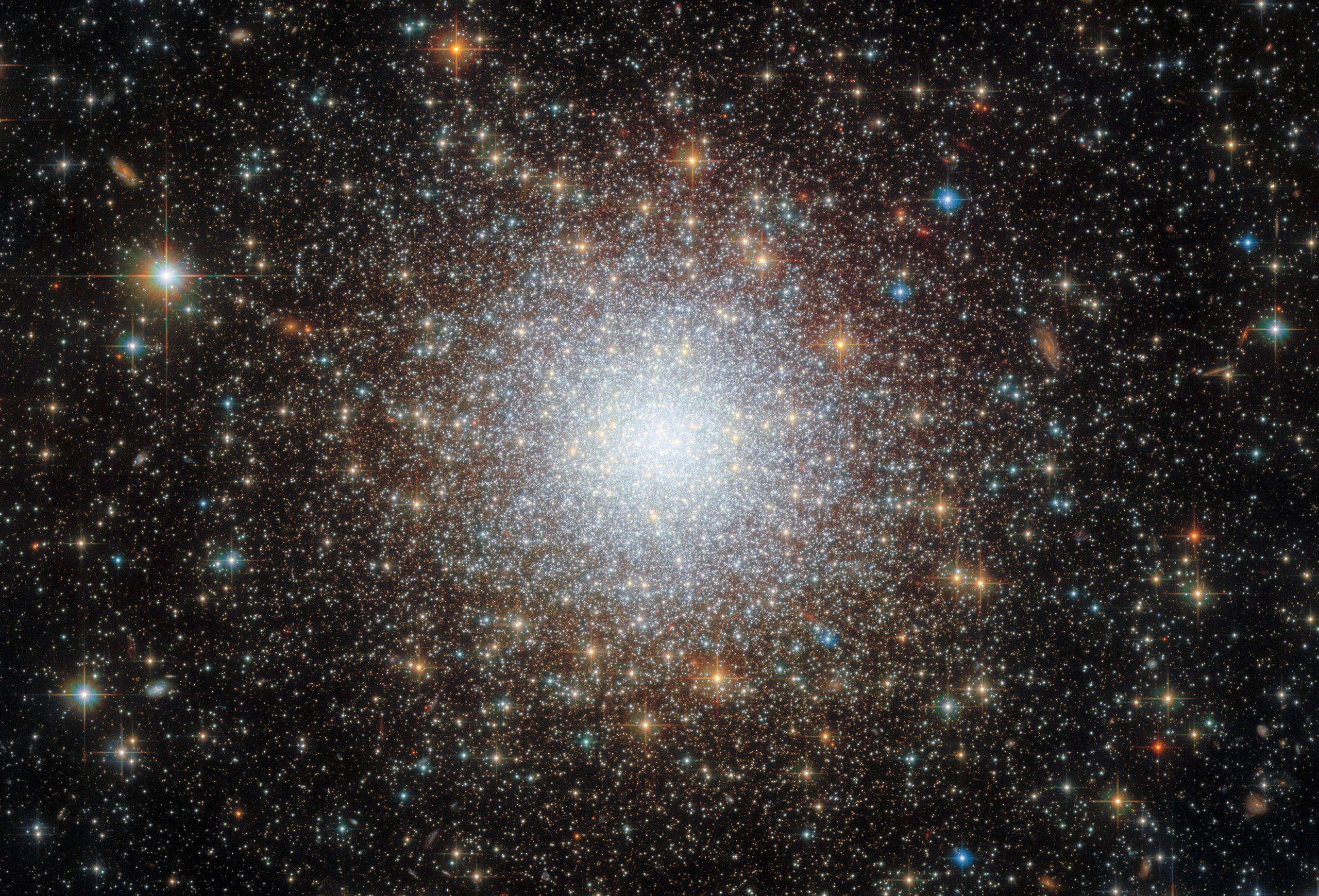 Globular-Cluster-NGC-2210-scaled.jpg