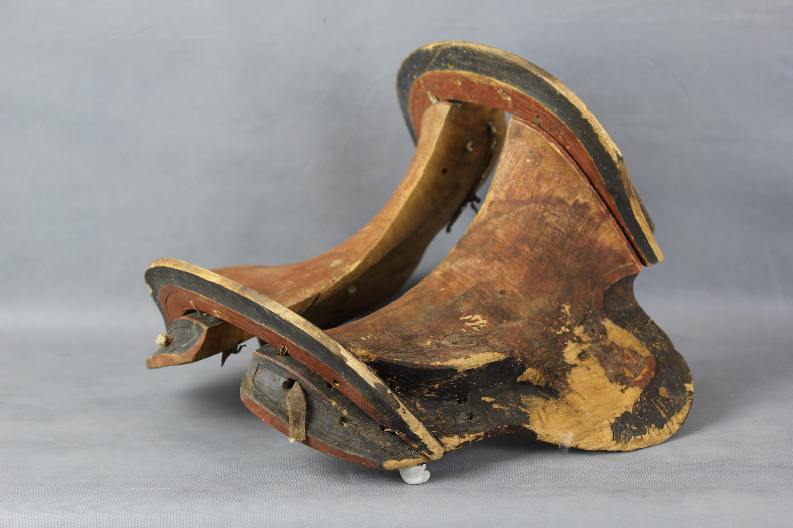 Saddle-Found-in-Ancient-Cave-in-Mongolia-scaled.jpg