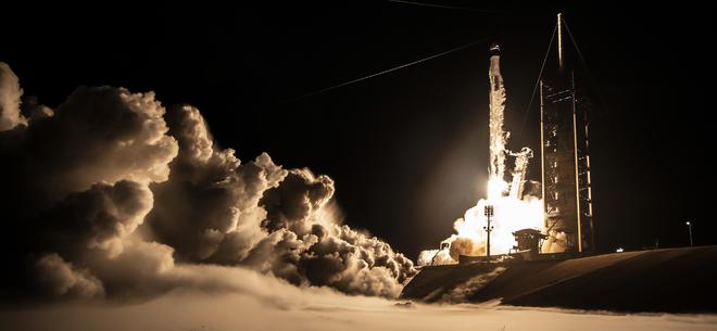 SpaceX展示太空时代日常：一天内完成三次火箭发射 还合练星舰试飞