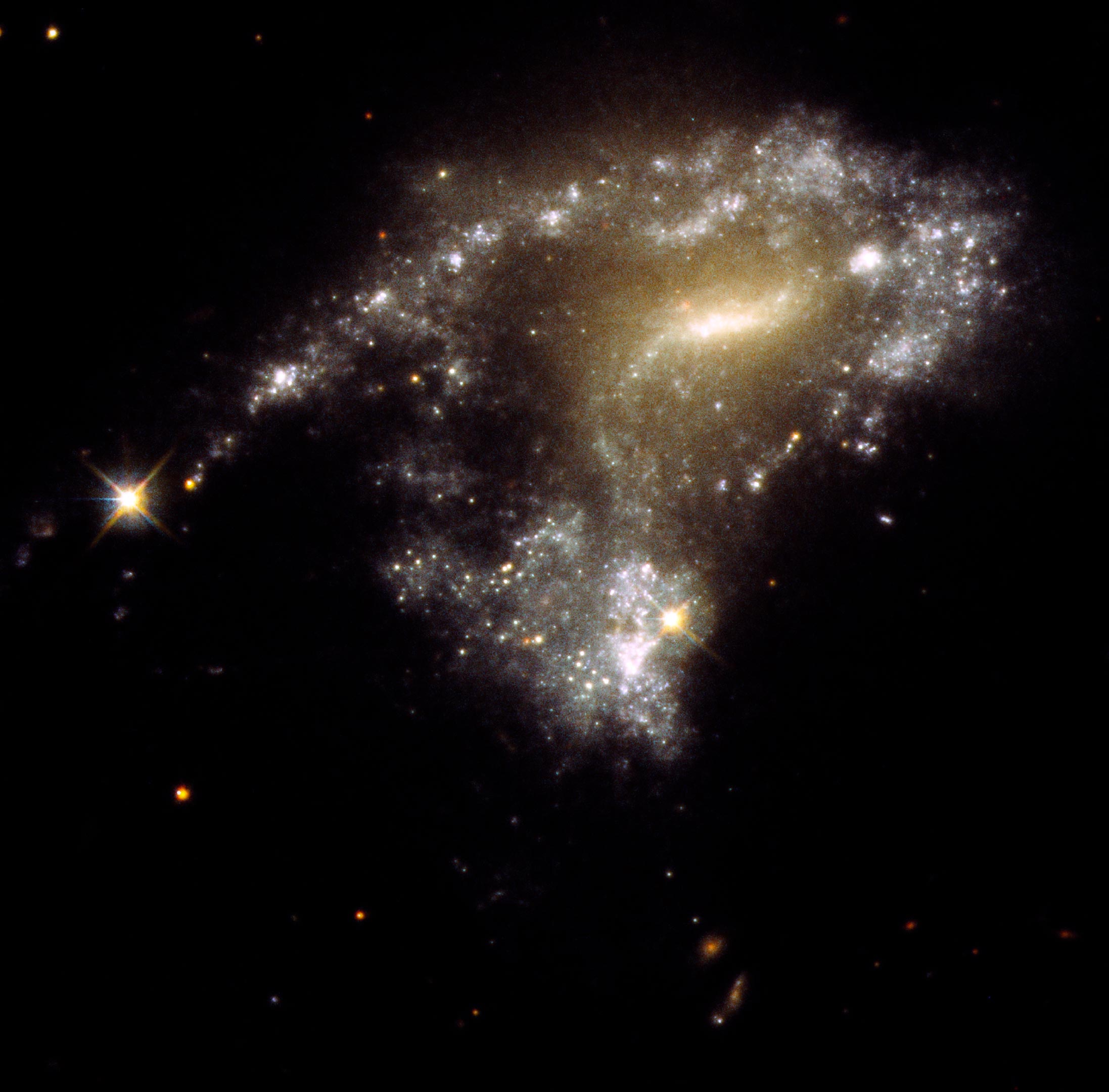 Galaxy-AM-1054-325.jpg