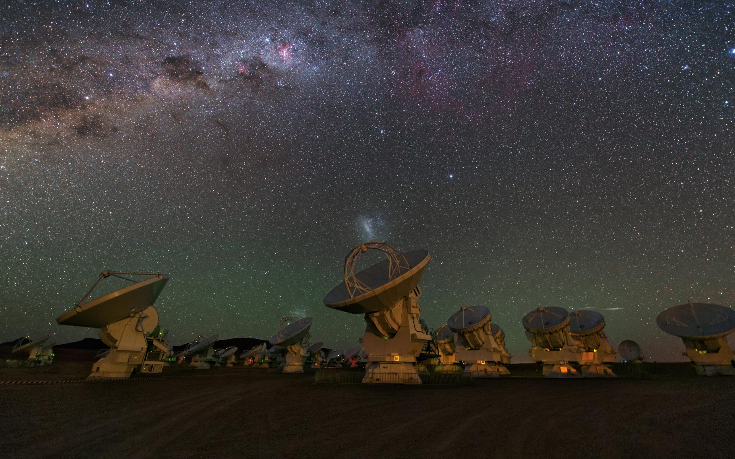 Group-ALMA-Antennas-Observing-Night-Sky-scaled.jpg