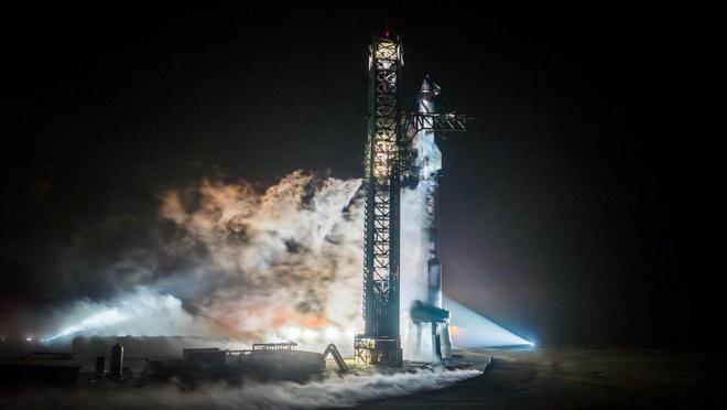SpaceX展示太空时代日常：一天内完成三次火箭发射 还合练星舰试飞