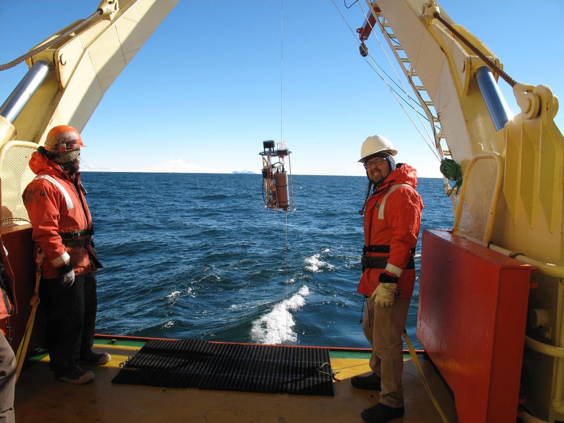 Researchers-in-the-Ross-Sea.jpg