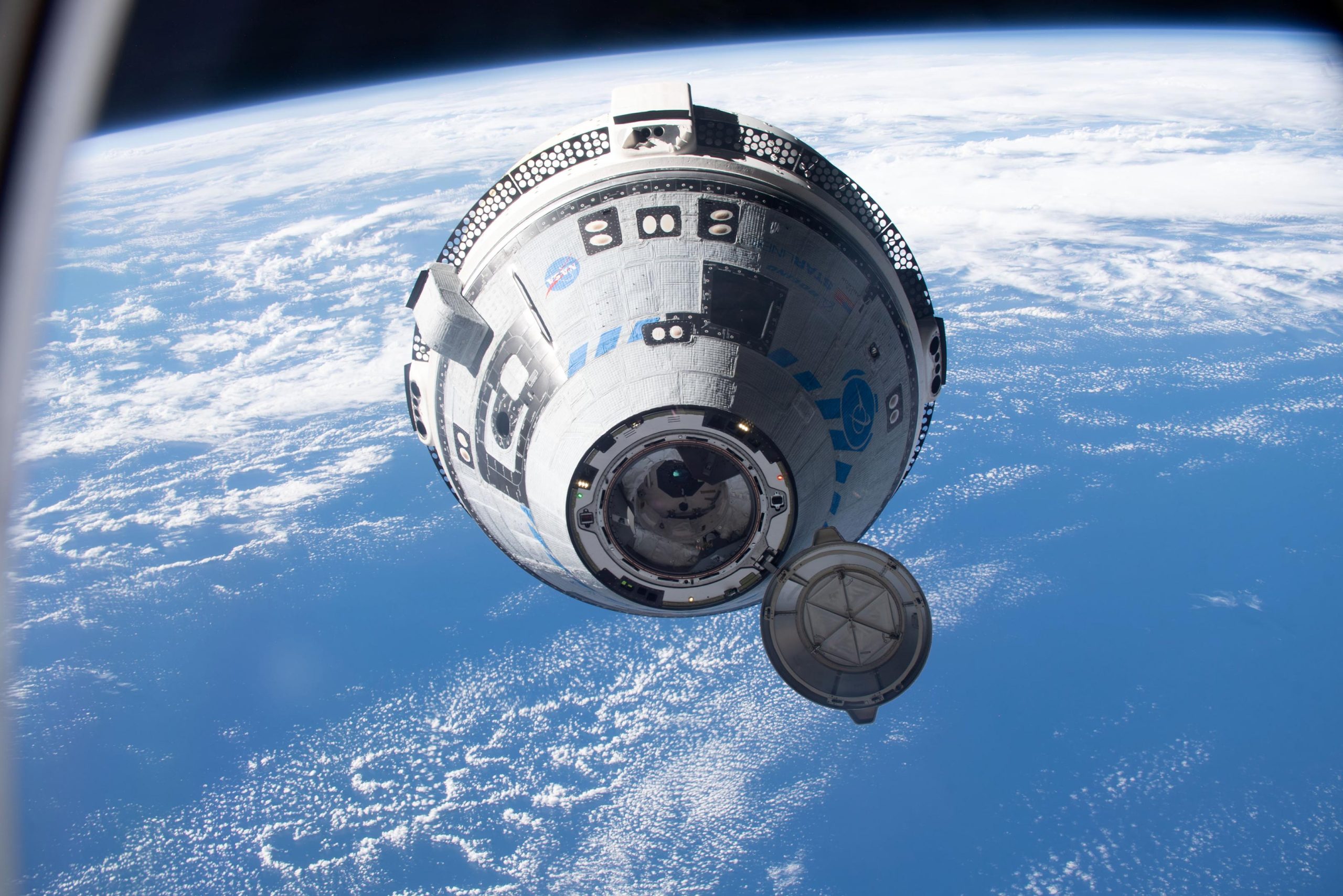 Boeings-CST-100-Starliner-Crew-Ship-Approaches-the-International-Space-Station-scaled.jpg