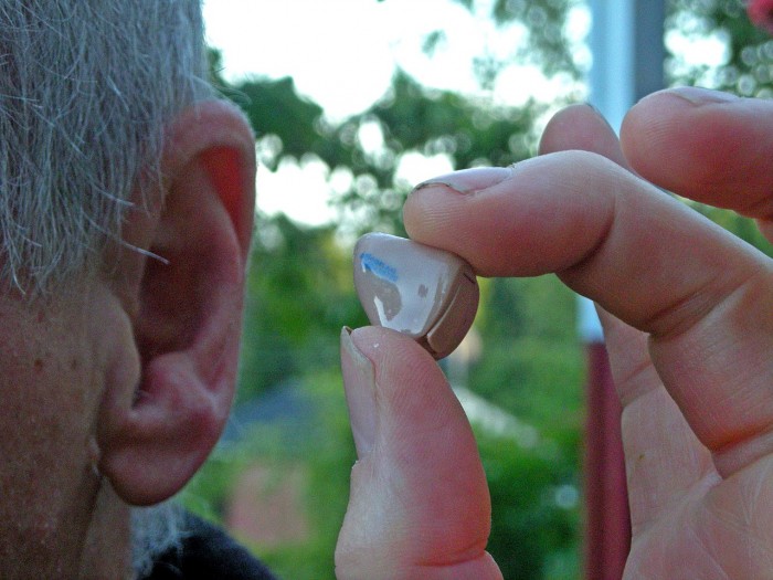 研究发现听力损失与痴呆症风险增加有关 佩戴助听器可以预防或延缓