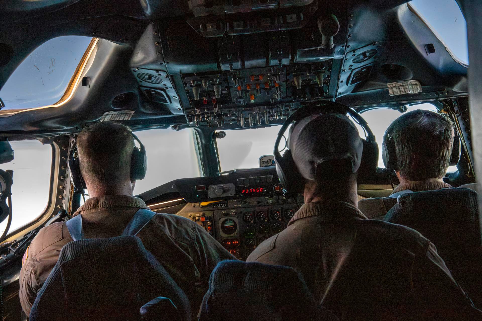 DC-8-Flight-Deck(1).jpg